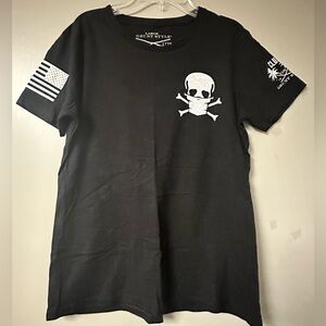 Tagless, Patriotic Club Grunt Style Black Graphic T-Shirt with Skull Design